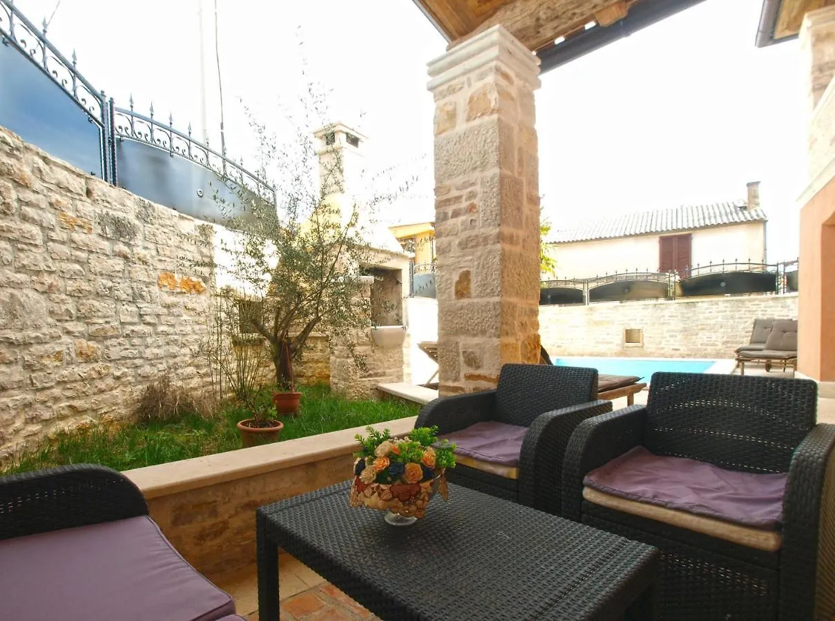 Dom wakacyjny Willa House Jasici 2014 Žminj Chorwacja